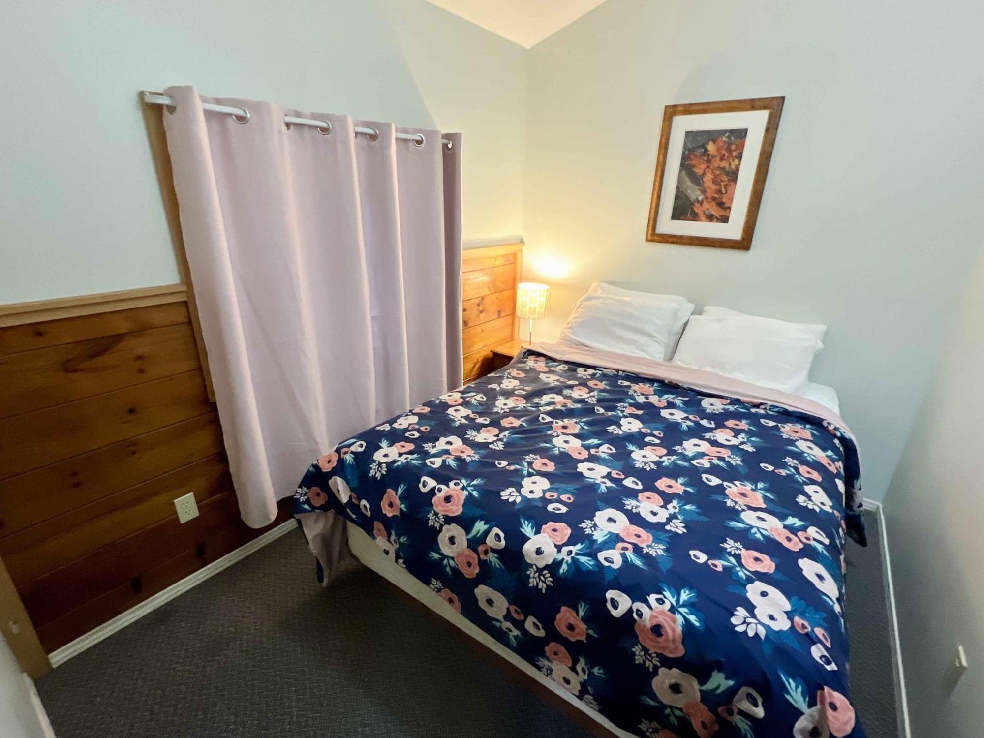 High Falls Bay Cottages, Camping & Waterpark 브레이스브리지 외부 사진