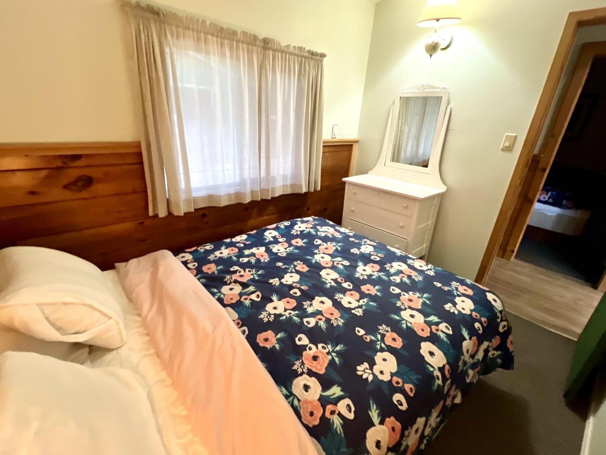 High Falls Bay Cottages, Camping & Waterpark 브레이스브리지 외부 사진