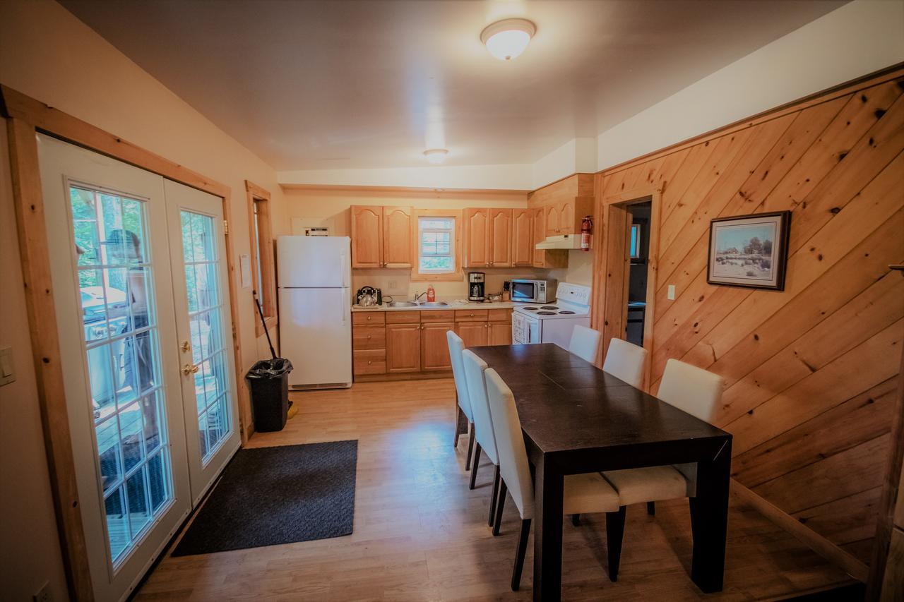 High Falls Bay Cottages, Camping & Waterpark 브레이스브리지 외부 사진