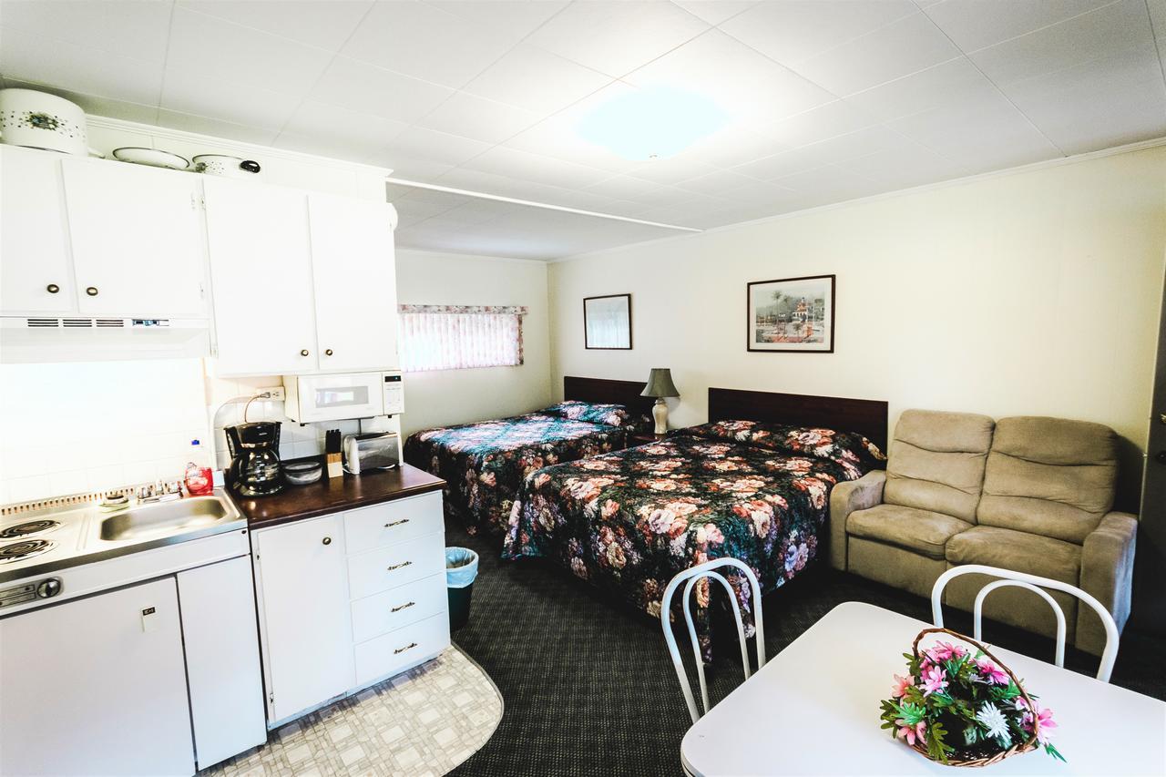 High Falls Bay Cottages, Camping & Waterpark 브레이스브리지 외부 사진