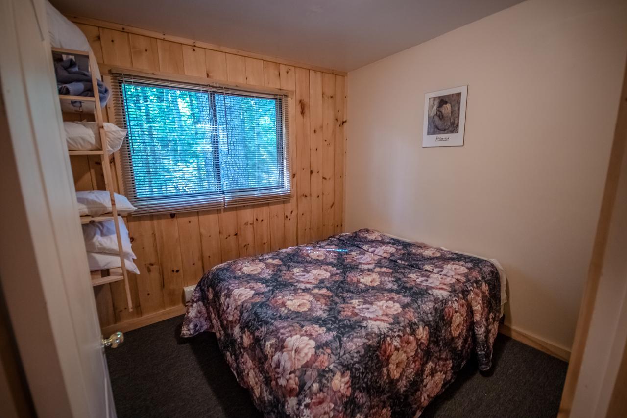 High Falls Bay Cottages, Camping & Waterpark 브레이스브리지 외부 사진